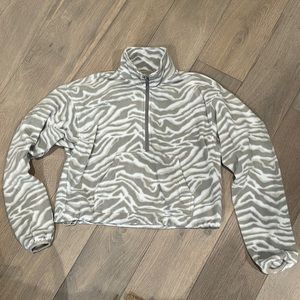 Aritzia cropped sweater size x-small